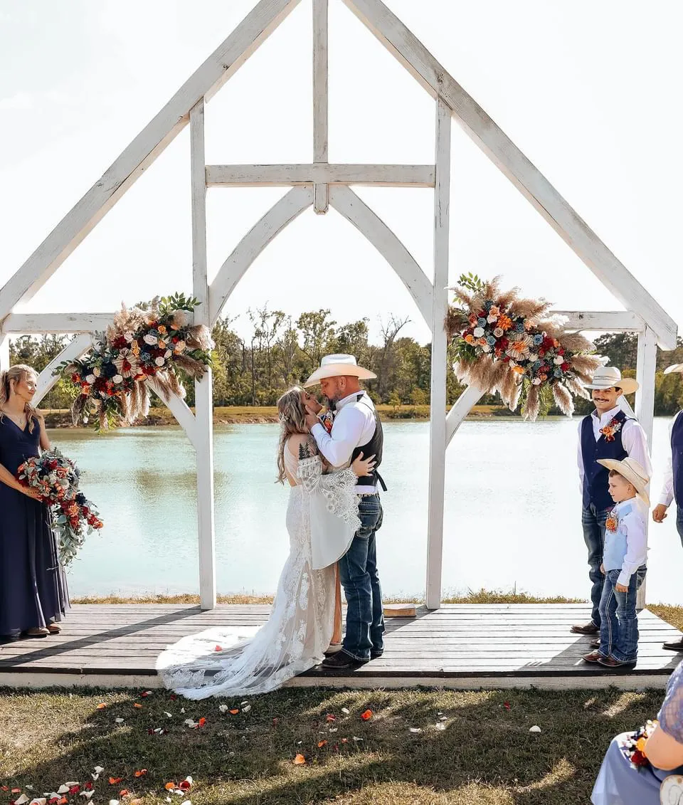 BAPR Lakefront altar couple